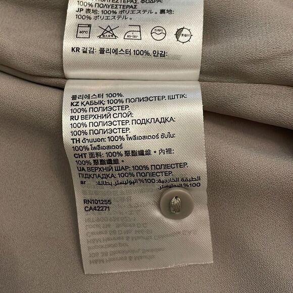 H&M Gray Satin Sleeveless Blouse Womens Size Extra Large XL Flowy Minimalist - Picture 10 of 10